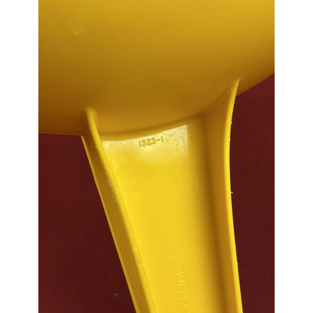 VTG Tupperware Yellow 2 Qt Colander Strainer #1523-1 Handle Double Spouts USA